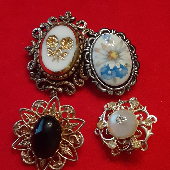 Jewelry - VINTAGE. Brooches,4.. one is Pendant also